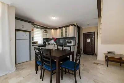 Image de Villa Fleurie Avec Piscine Proche De La Mer ( 2 Chambres + Salon + Terrasse )