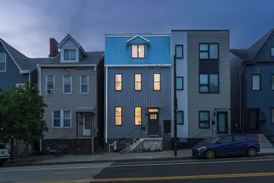 Image de Charming 3-bedroom house in Pittsburgh with Skyline Views & Putting Green