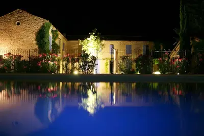 Chambre \"Bleue\" avec piscine partagée, Wi-Fi et climatisation
