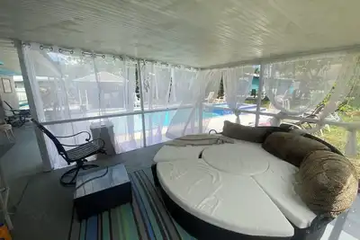 Image de Private spacious 5-bedroom house, pool, hot tub, Ac, gazebo, and large backyard.