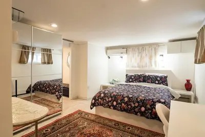 Image de Charming 1-bedroom beautifully furnished apartment in quaint Roslyn w/Parking