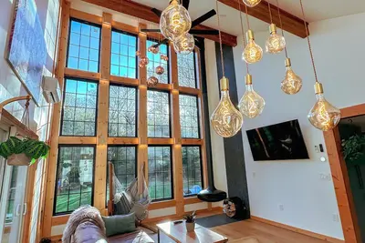 Image de Modern Chalet by Mt. Sunapee with Spa