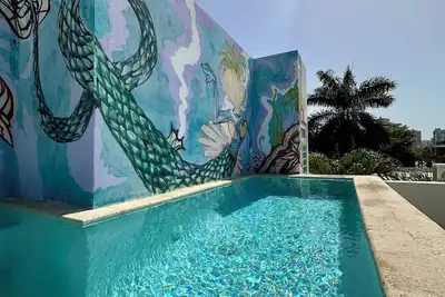 Estrella Urban Oasis: Private Rooftop Pool & Patio