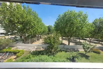 Image de Charmant Appartement Rénové - 5 Pers – Résidence avec Piscine et Parking – La. . .