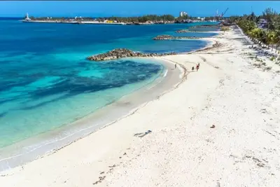 Image de Cozy Island Getaway – 5 Mins to Beach | Chef & Transport Available\n
