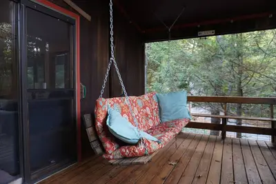 Image de Cozy Home with Lake Sunapee Access 2 Min walk / 7 Mins to Mount Sunapee