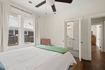 Image de Cozy 3-bedroom bungalow in charming Memphis with WiFi, Ac