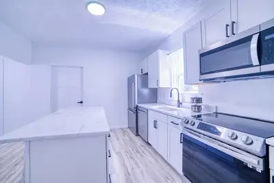 Image de Come visit The Sunflower House! 4 bedrooms 2 baths in Ashtabula Harbor with Wifi