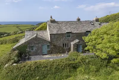 Image de Besloe is a beautifully preserved Grade Ii listed Cornish five bedroom home
