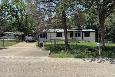 Image de Cozy! Oak Grove Home - Close to I-35