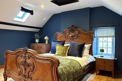 Image de Charming Grade 2 Listed Apartment in Alnwick town centre with castle views.