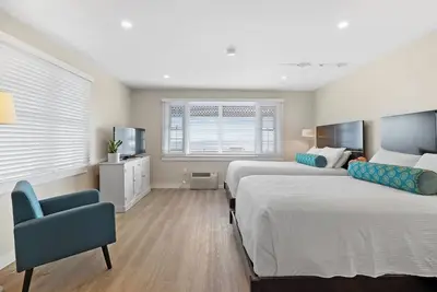 Image de Direct Ocean View Studio | 2 Double Beds + Kitchenette (102)