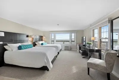 Image de Direct Ocean Views! Studio with Kitchenette & Shared Deck (106)