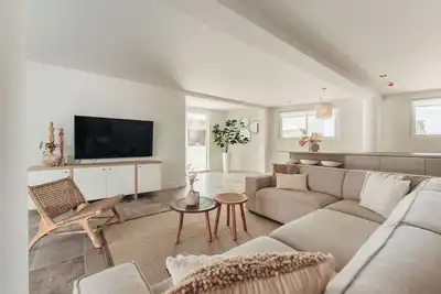 Image de Lux 2bd Condo | One Mambo Beach 3 by Bocobay