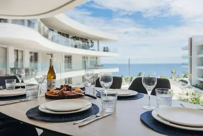 Image de Ocean and Pool Views 2br/2ba Lux Condo by Bocobay