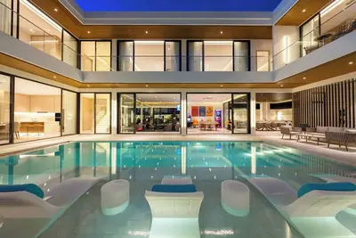 New Pool Villa 8br/16 Persons/Sauna/Pool Table/Gym/Dart Games/Ev Charger
