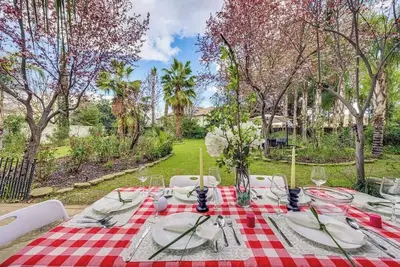 Image de Rudraksha:5br Luxury-Shopping, Dining, Tourist Attractions