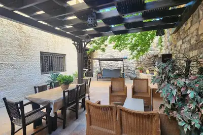 Image de Serene 3-bedroom apartment with Ac and garden in charming Amman