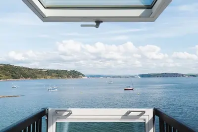 Image de Cornwall Beachfront Stay | Walk to Pubs & Pasties