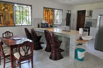Image de Modern 4-Br Diani villa-ooftop in & Beach Access in Diani Beach ideal for