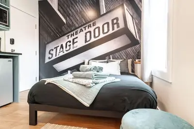 Image de The Stage Door | Theatre Suite