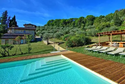 Appartement avec climatisation, piscine, Wifi, Tv, vue panoramique, parking, près de San Gimignano