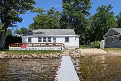 Image de Charming 3-bedroom cottage on Halfmoon Lake in Alton with Dock, Beach, WiFi, Ac