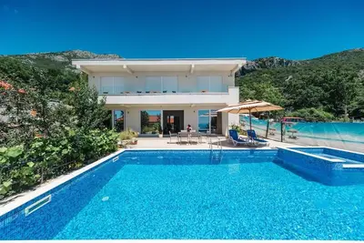 Image de Charming 3-bedroom house and a swimming pool whit jacuzzi