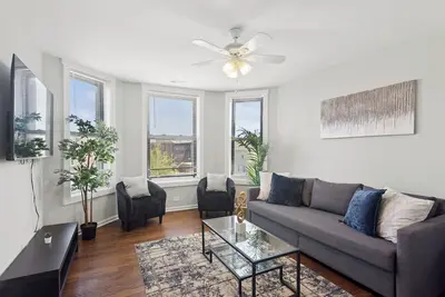 Image de Bright + Cozy 3-bedroom apartment, Sleeps 8 plus Crib, Prime Hp/Wicker Park