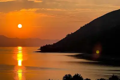 Image de Hvar, Zarace, Cozy house with outdoor kitchen and private terrace with barbecue, 50m from beach