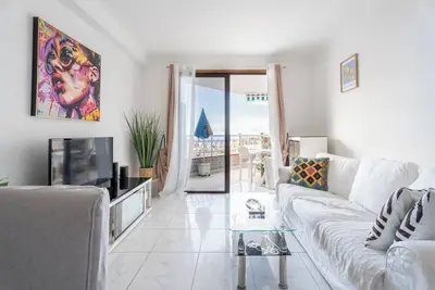 Image de Ocean and pool view 1 bedroom apartment in peaceful part of Los Cristianos.