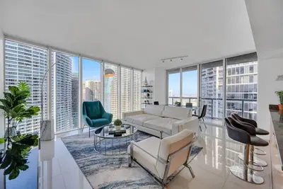 Image de Sun, Style & Skyline | Modern Icon Brickell 2br