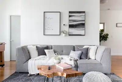 Image de Cozy 3br Retreat w/ Rooftop, Pets Ok & Fireplace!