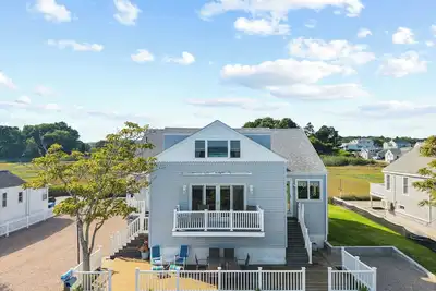 Image de Seaside Sanctuary steps from Long Island Sound