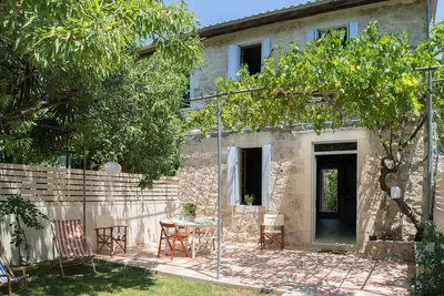 Image de 2-bedroom house, sleeps up to 8, private garden & parking, 70 m. from the beach