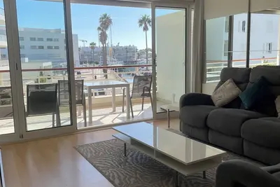 Image de 7 Degrees South, Luxurious 2 Bedroom Marina Water Side Apartment