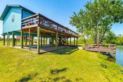 Image de Bleu Bayou ~ Quiet Waterfront River Retreat w/ Private Dock and Ramp