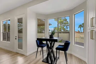 Image de 3-bedroom house in phenomenal Green Valley, Henderson with Backyard & Pool