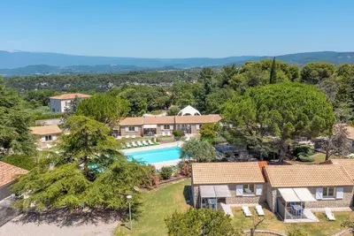 Image de Mazet cosy dans domaine sécurisé