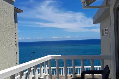 Beachfront 2-bedroom Apartment in Tower Isle