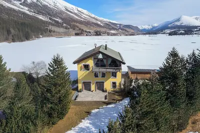 Image de (St. Moritz) Luxury Alpine Retreat in La Punt (5bedr+Spa+Gym+Pool)