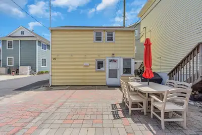 Image de Ocean Beach 1: Charming 3 Bedroom 1 Bath Beach Block Home