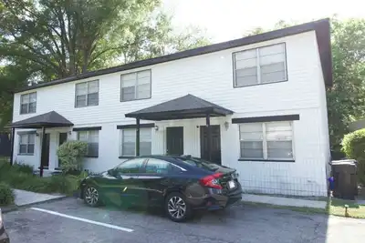 Image de Cozy 2-bedroom condo with WiFi, Ac in quiet Nw Gainesville, Fl