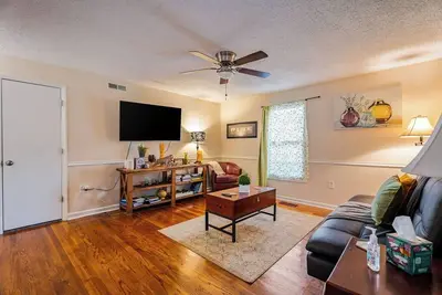 Image de 4br Cape Cod Charm • Walk to Cary Shops and Parks