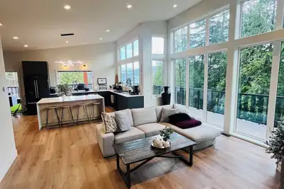 Image de Breathtaking 4-bedroom retreat on 2. 5 private acres with views you won’t forget!