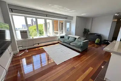 Image de Luxury Mount Royal Flat at the foot of Peel Steps 2 bed/2 bath