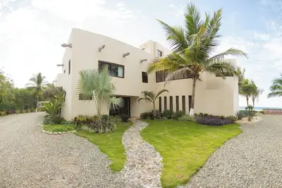Image de Luxurious oceanfront villa in Buenavista, 15 minutes from Ixtapa Zihuatanejo!