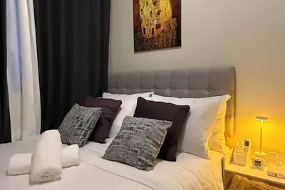 Image de Modern 1brm apartment, Pool, Fast Wifi, Netflix, steps from Moa, Bars, Transport