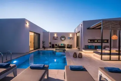 Image de Villa with a sun terrace, garden, and a seasonal outdoor swimming pool.