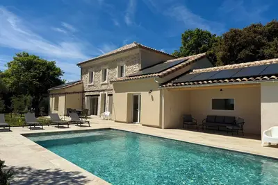 Image de Grand Mas provençale rénové avec piscine